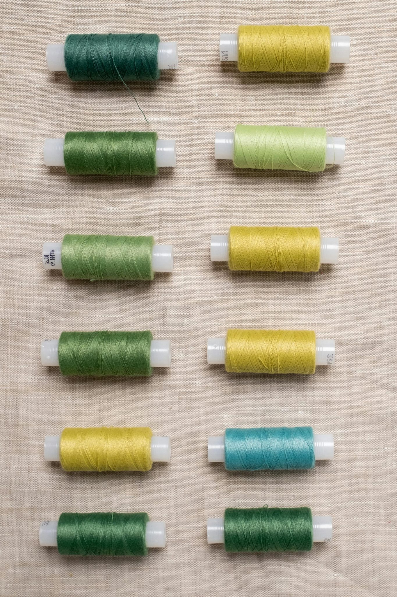 Fils de coutures bien alignés